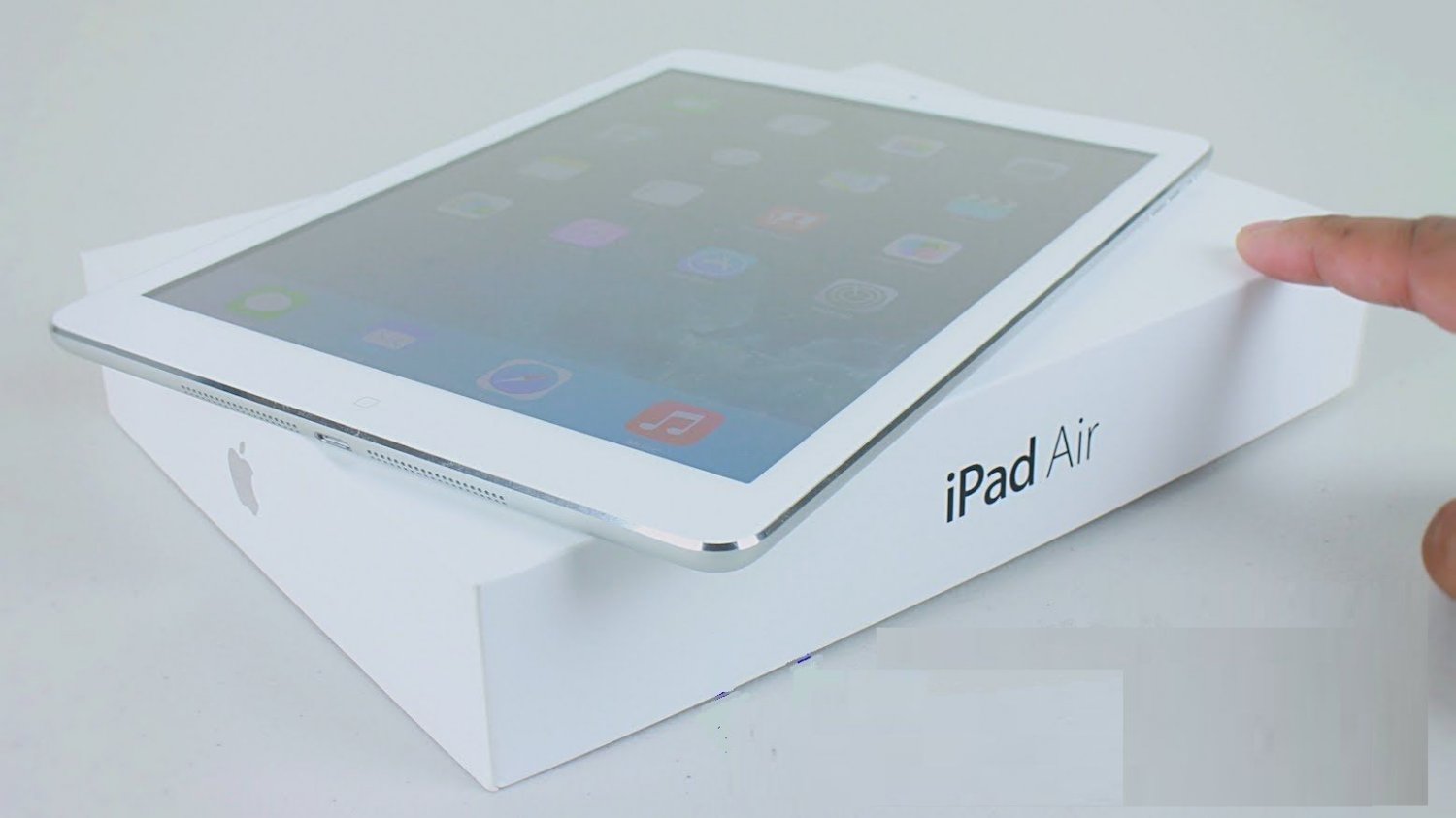 New Sealed Apple iPad Air 16GB Wi-Fi 5th Gen 9.7in White with Silver MD788LL/B