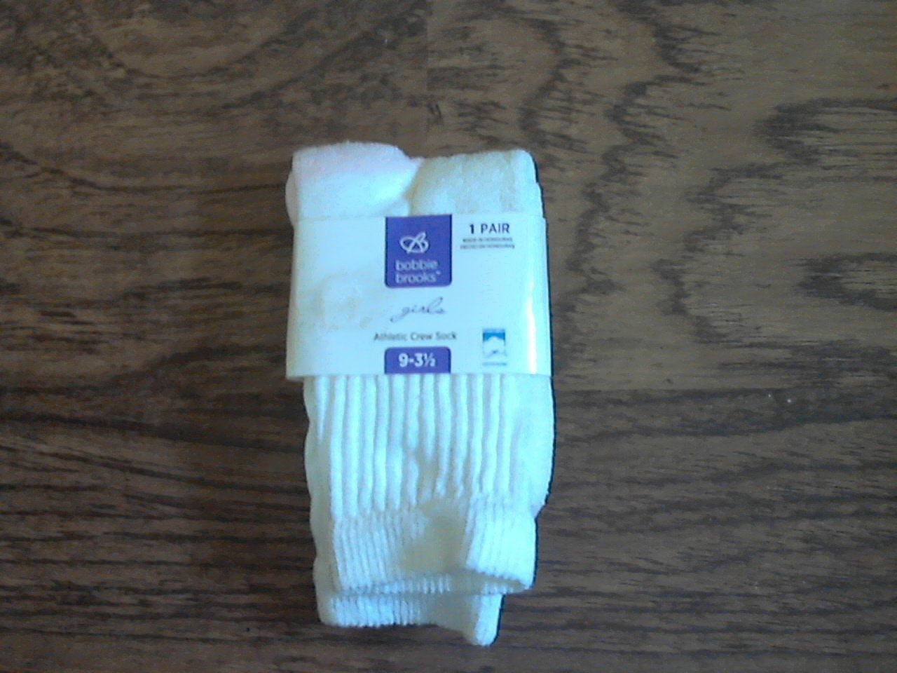 1 Pair New Girl's white  Athletic Crew shoes size 9-3 1/2 sock size 7-8 1/2