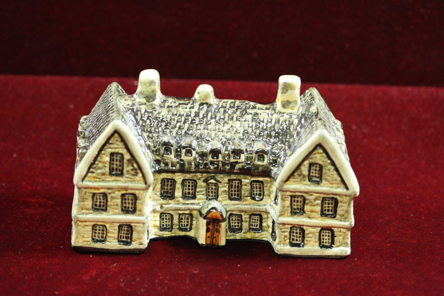 Trey Pottery Britain Miniature Haycock Inn Norfolk England