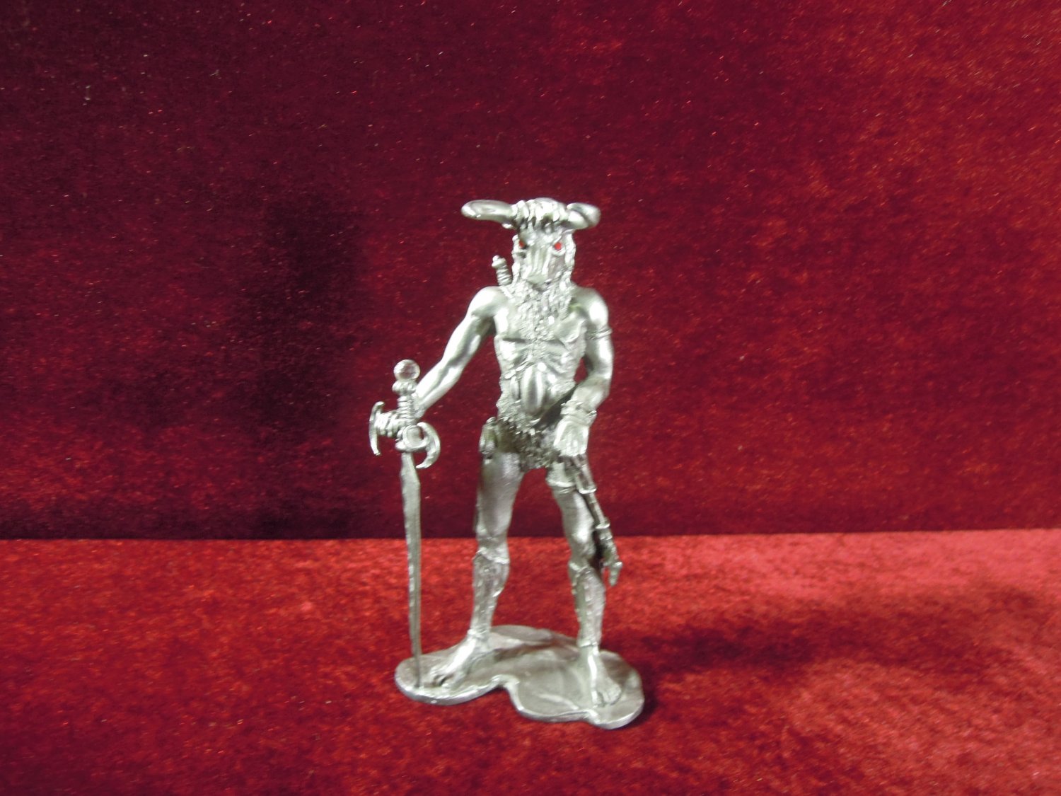 OFF MARKET Radcliffe Pewter Warrior Figurine with Sword 1980 retired