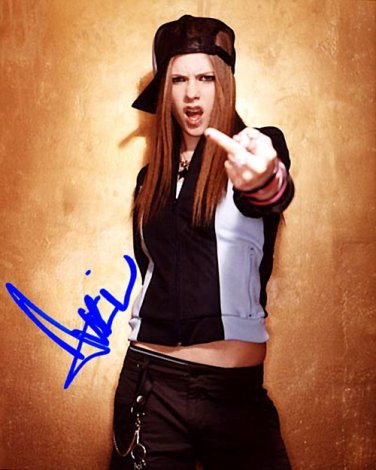 LevigneAvrilFU Autographed Preprint Signed Photo