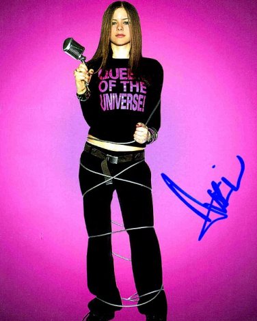 LevigneAvrilT Autographed Preprint Signed Photo