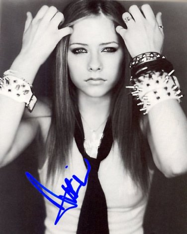 levigneavrilA Autographed Preprint Signed Photo