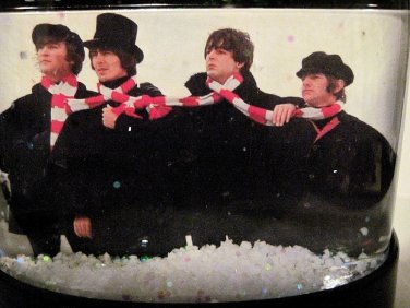 The Beatles HELP ! Snowglobe John Paul George Ringo Candy Cane Scarf Snow Globe