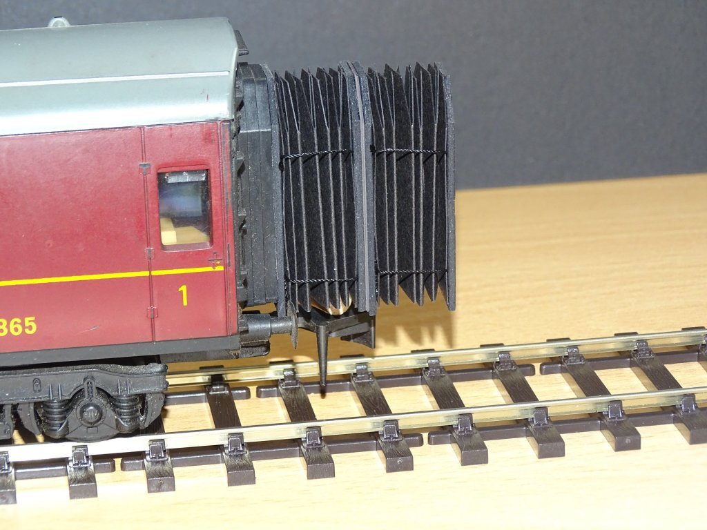 LIMA Gangways 2 Packs Closed Type Made for O Gauge + FREE Modellers Chart #2007