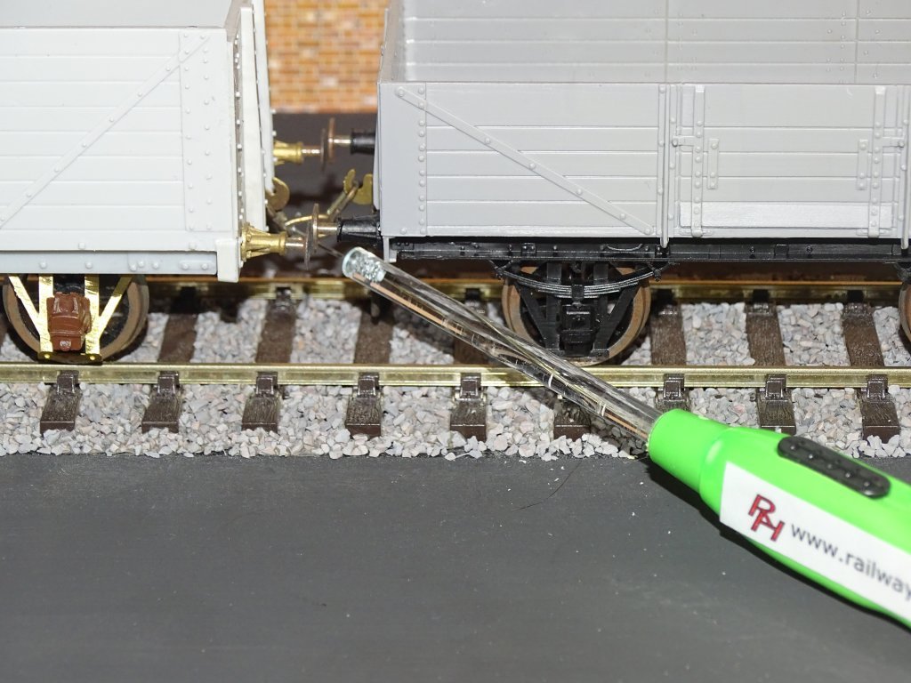 Coupler Uncoupler for O Gauge Wagons & Carriages Modellers Aid + FREE links #2002