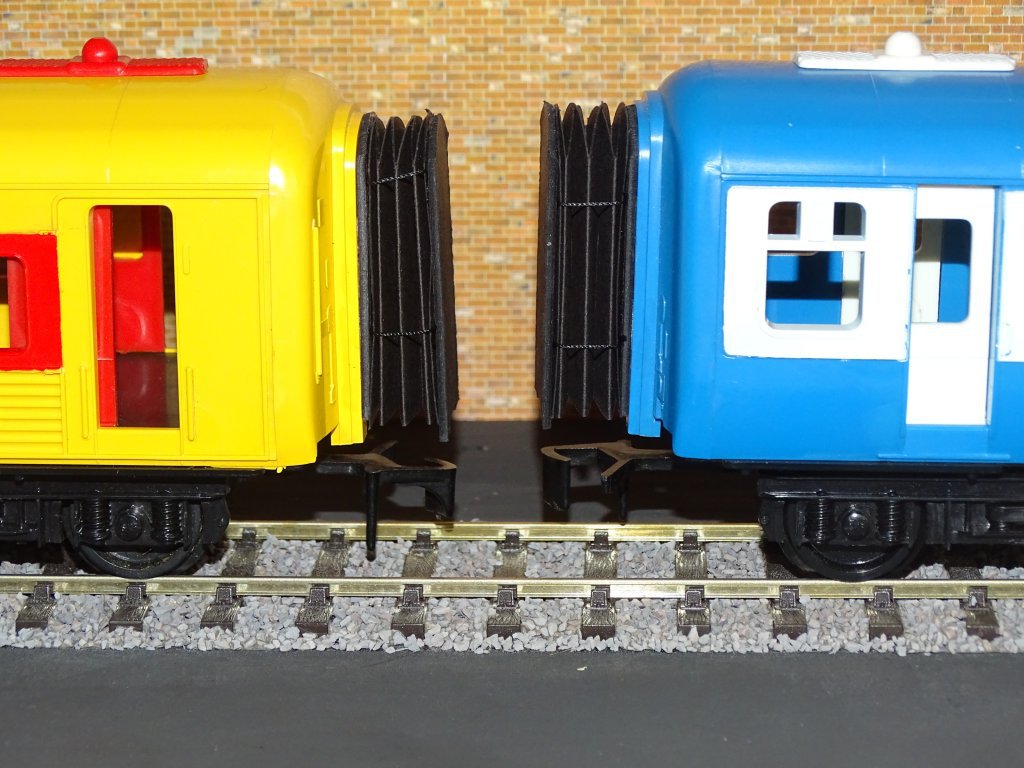 Triang Gangways 2 Packs Open Type Made for O Gauge + FREE Modellers Chart #2012