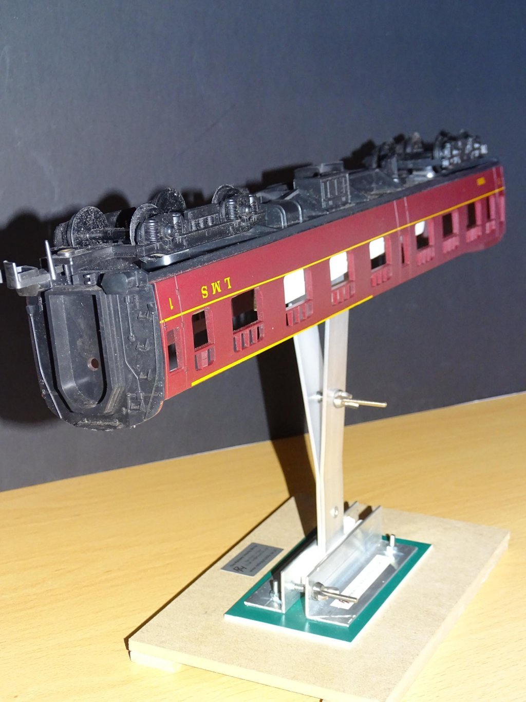 Painting Clamps 2 Types for O Gauge Wagons Coaches Plus FREE Gloves #2026
