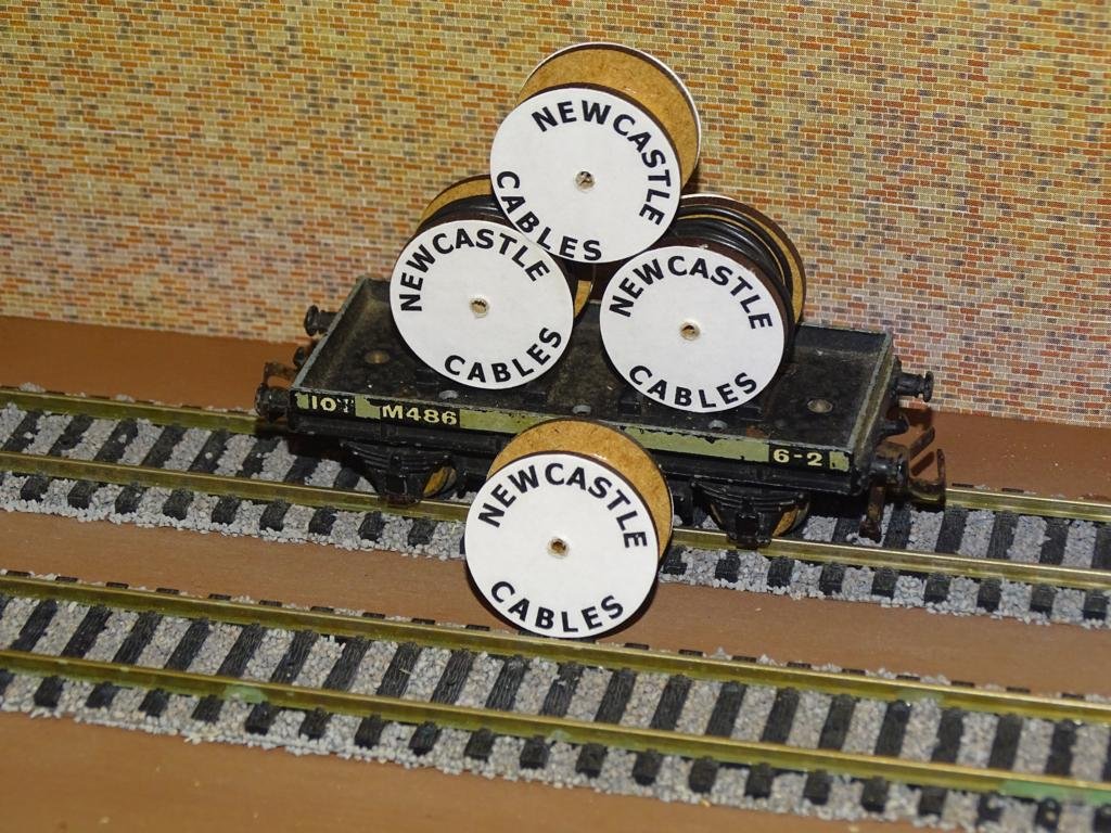 Newcastle Cable Drums OO Gauge Set of 4 + FREE Bolted Pack Wagon Loads #2039