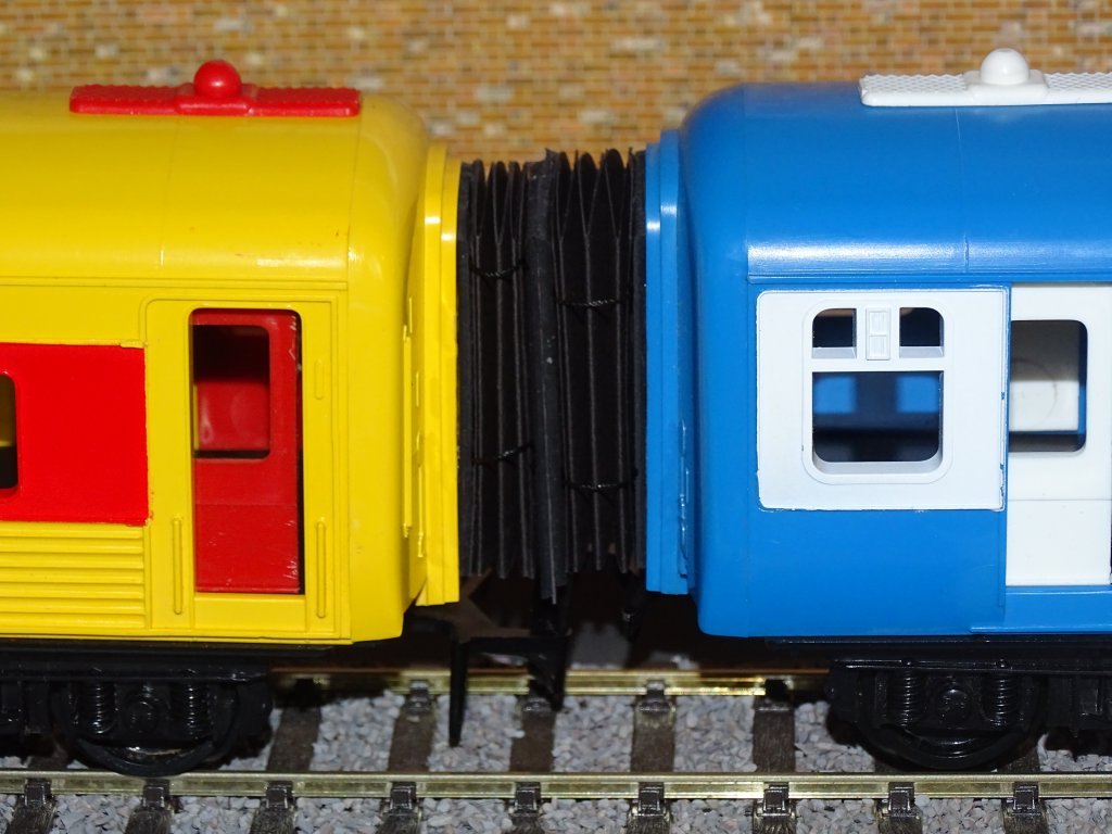 Triang Gangways 2 Packs Closed Type Made for O Gauge + FREE Modellers Chart #2013