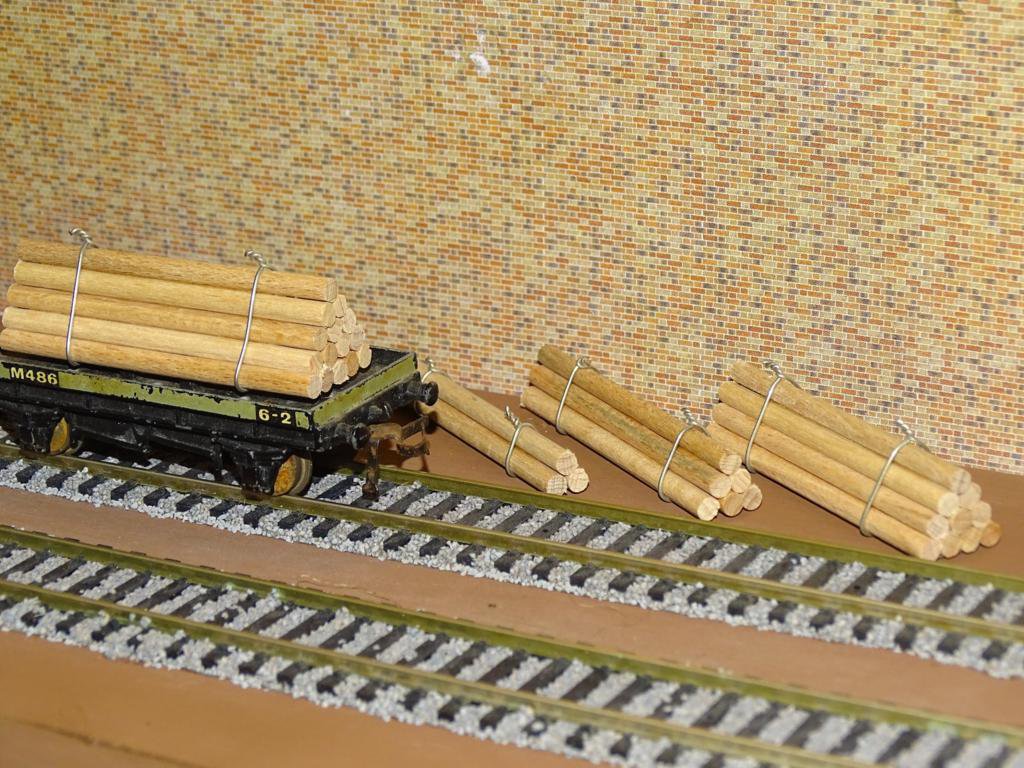 Log Piles OO Gauge Wagon Loads 4 Sets x4 Sizes + FREE Advertising Signs #2042