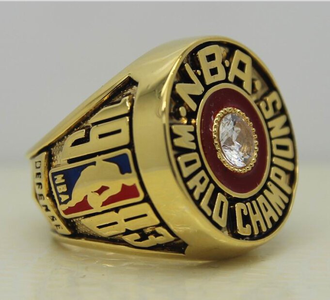 1983 Philadelphia 76ers ring Basketball Championship ring Malone ...