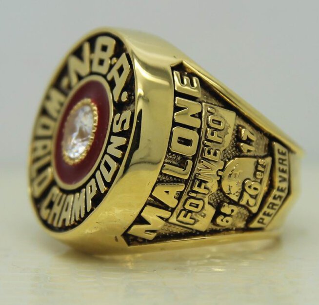 1983 Philadelphia 76ers ring Basketball Championship ring Malone ...