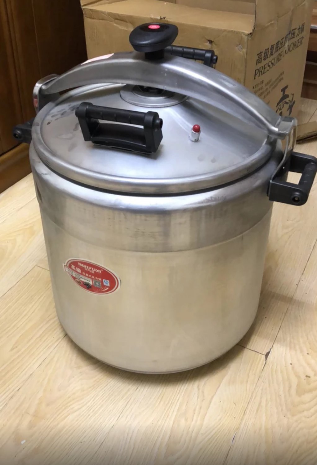 Pressure Cooker Large Commercial PRESSURE COOKER 70 LITER (75 Quart