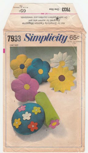 Simplicity 7933 UNCUT Vintage 1960s Retro Flower Pillows, Bolster Cushions Sewing Pattern