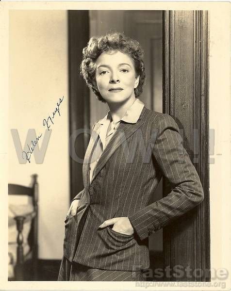 Gorgeous Helen Hayes Signed Autograph 8x10 In Picture
