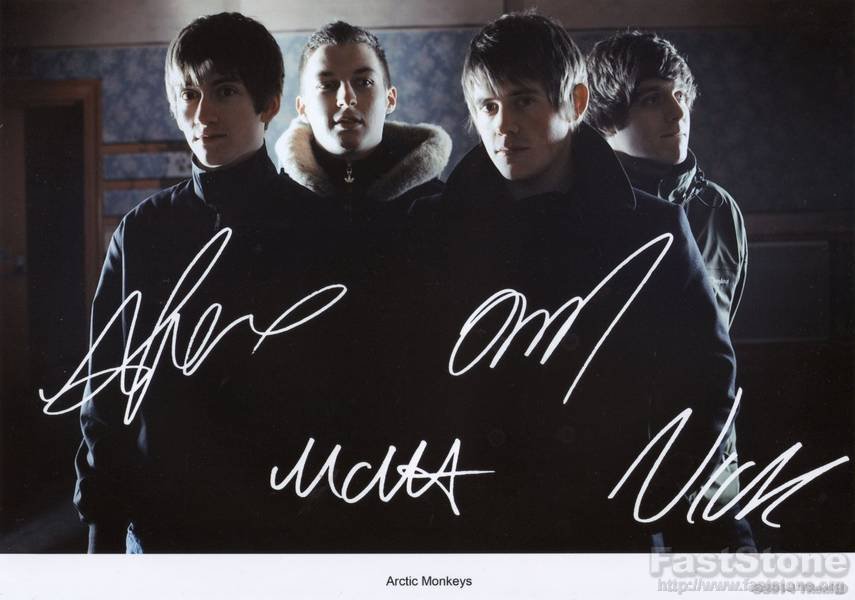 Arctic monkey's. Arctic Monkeys автографы. Arctic Monkeys 2010. Arctic Monkeys Постер. Афиша группы Arctic Monkeys.