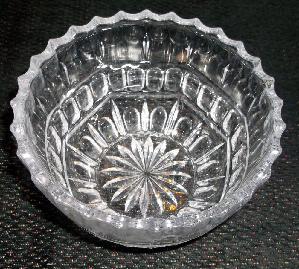 beautiful-pressed-glass-bowl-in-thumbprint-and-facet-pattern-sawtooth-rim