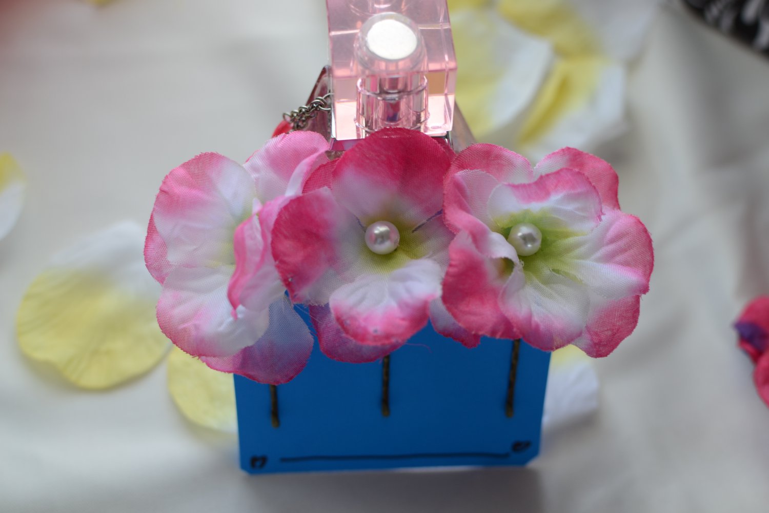 flower with pearl bobby pins-pink/white
