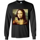 Hilarious parody mona lisa taking a selfie Long Sleeve Gildan
