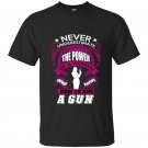 Never underestimate the power of woman who knows how to aim a gun t-shirt