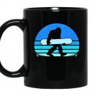Retro snowboard yeti snowboarding Mug Black