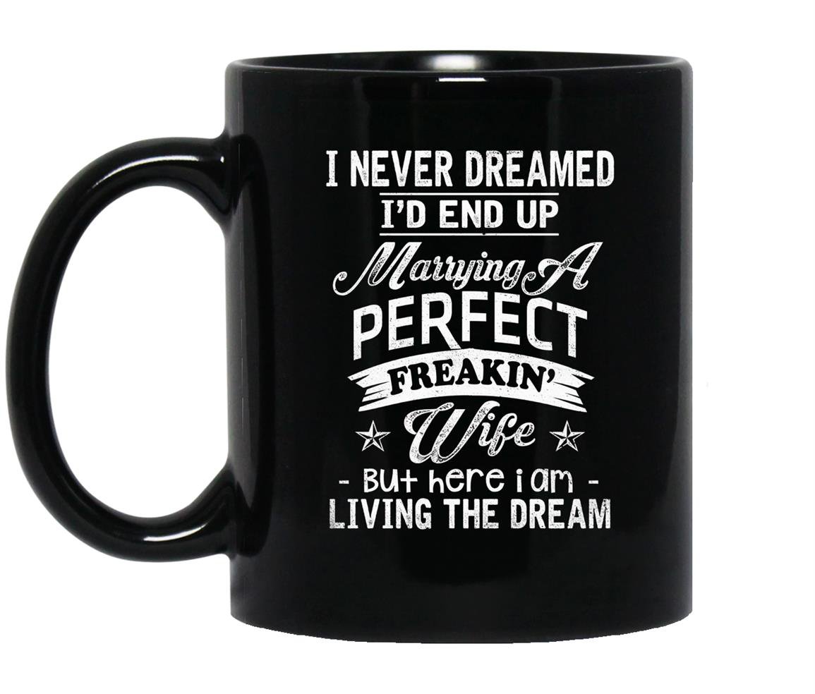 I never dreamed marrying a perfect freakin wife fathers Mug Black