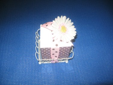 DECORATIVE SCRATCH PAD WITH FLOWER, RIBBON DESIGN ON IT