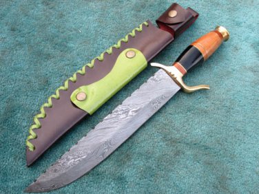 STUNNING  HANDMADE CUSTOM MANUFACTURED DAMASCUS STEEL HUNTING BOWIE KNIFE .