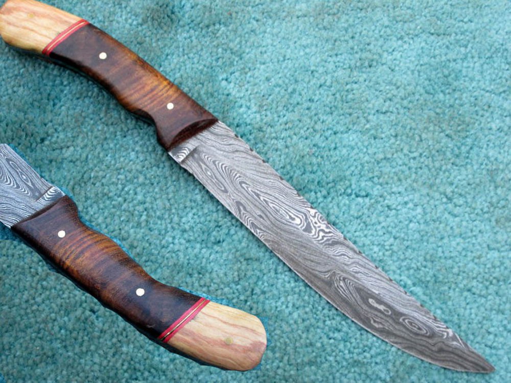 CUSTOM MADE HANDMADE BEAUTIFUL DAMASCUS STEEL HUNTING KNIFE (HK302)