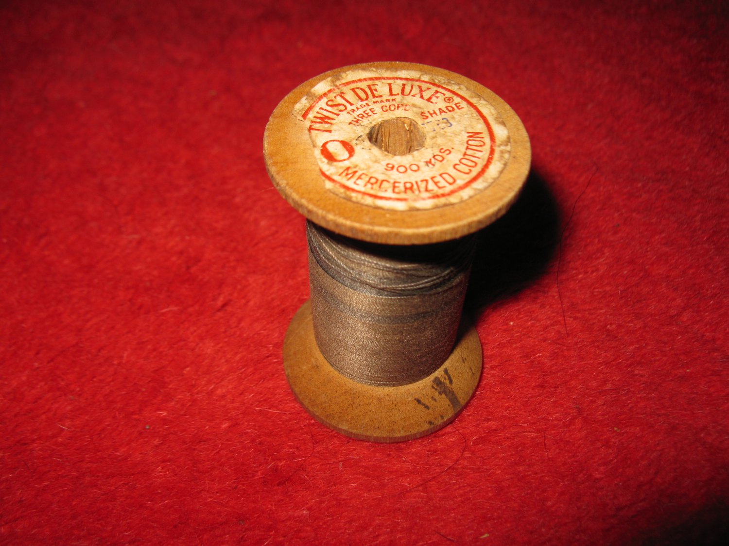 #7 Am. Thread Company wood Spool w/ Thread: Twist De Luxe, 0 , 3 Cord Mercerized Cotton