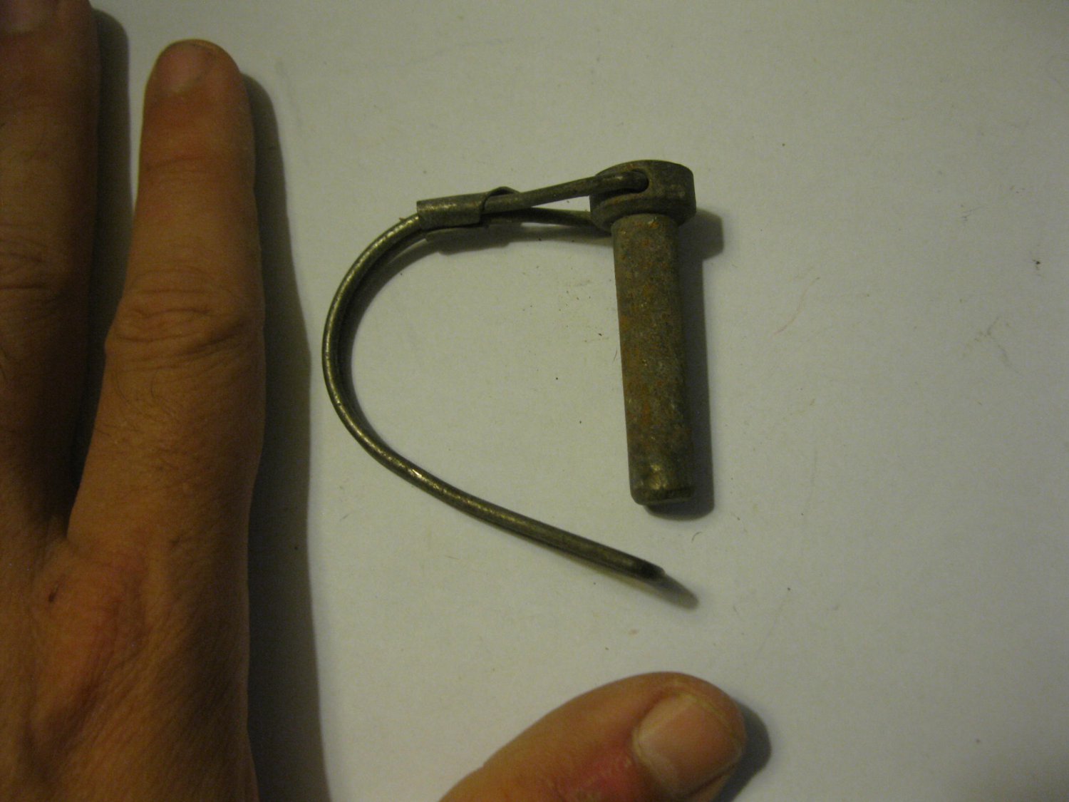 (TW-1) short Trailer Hitch Pin w/ attached  U clasp - used