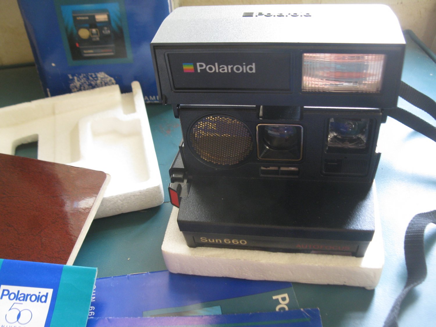 vintage Polaroid Sun 660 AF instant Camera complete w/ Original Box