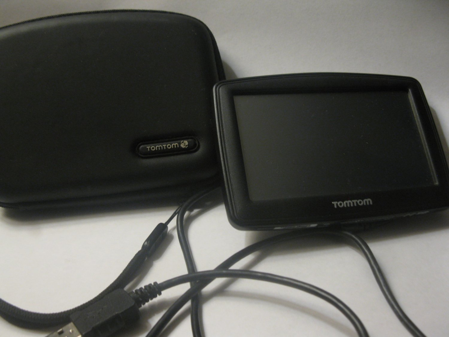Tom Tom XL GPS unit model 4ET03 with Cord & Case Tested