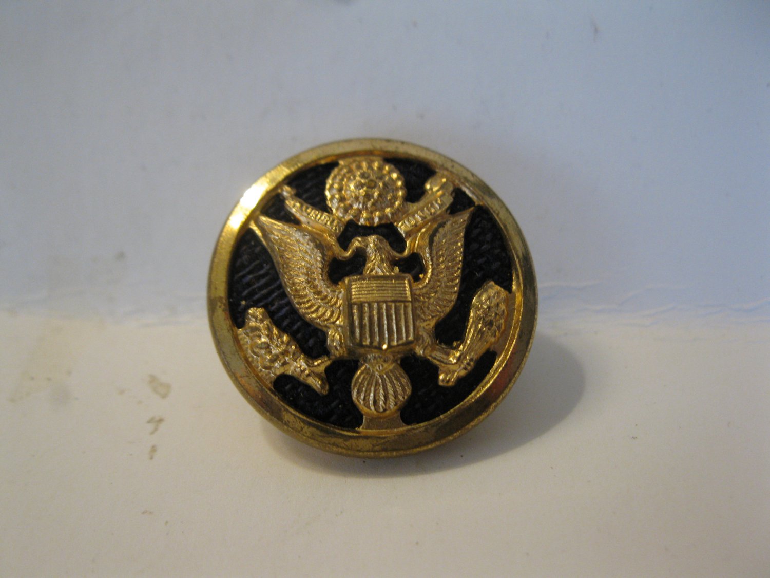 (BX-1) Vintage 1" round Great Seal Military Button, Superior Quality, England - Gold / Velvet