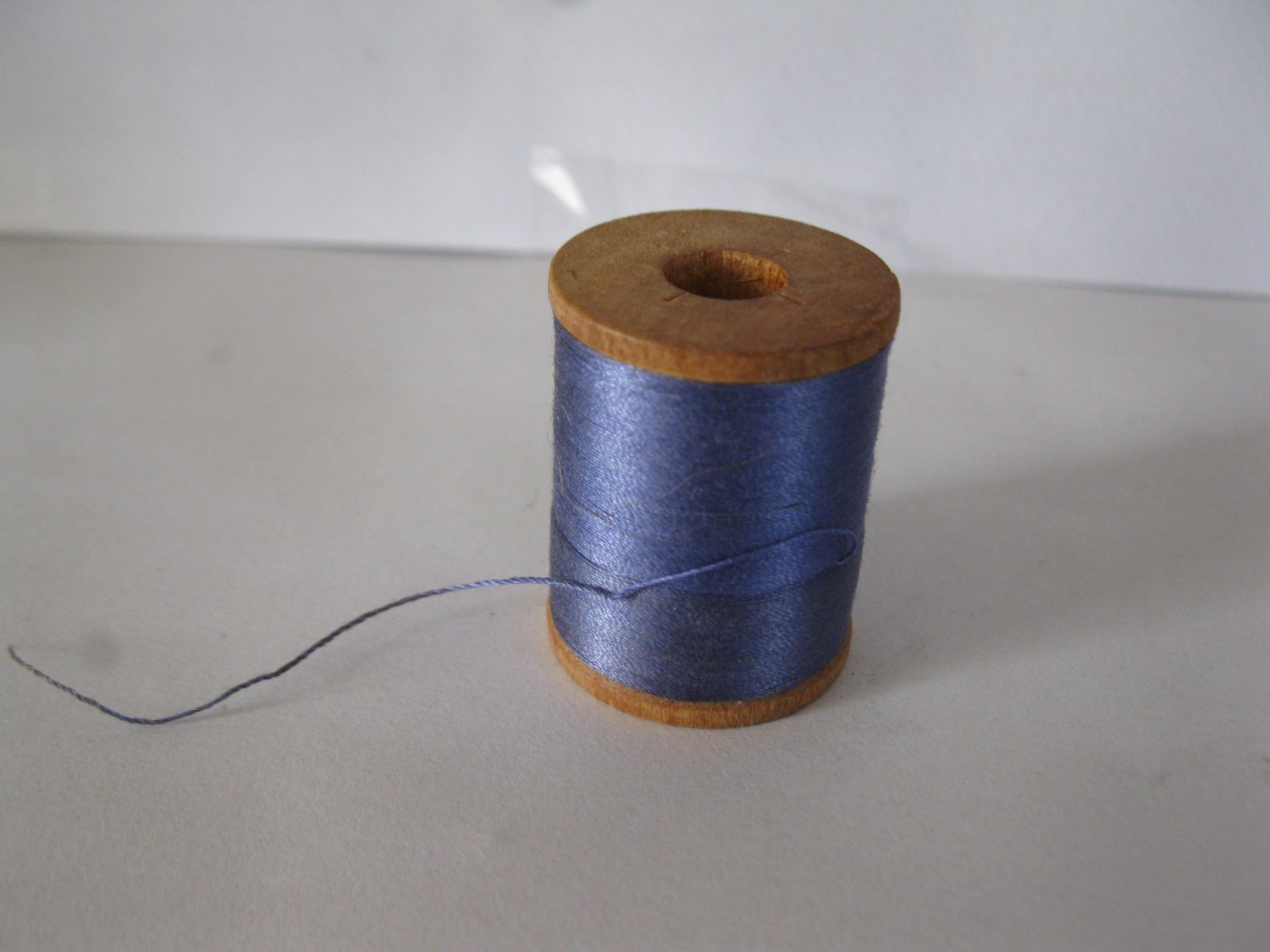 #18 old wood Spool w/ Thread: No Label