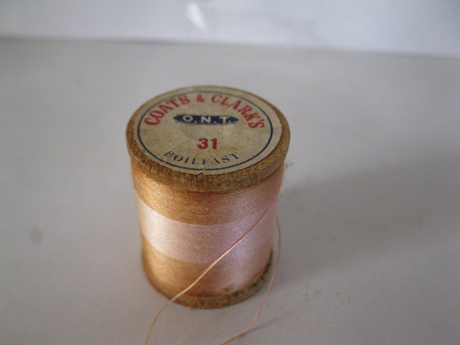 #25 old wood Spool w/ Thread: Coat's & Clark's Boilfast #31
