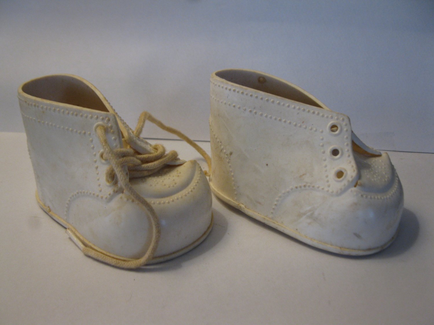 (BX-7) vintage doll accessory, 3" long white shoes