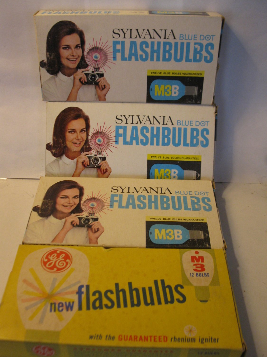 (4) vintage boxes of M3 Flashbulbs - Sylvania Blue Dot & GE