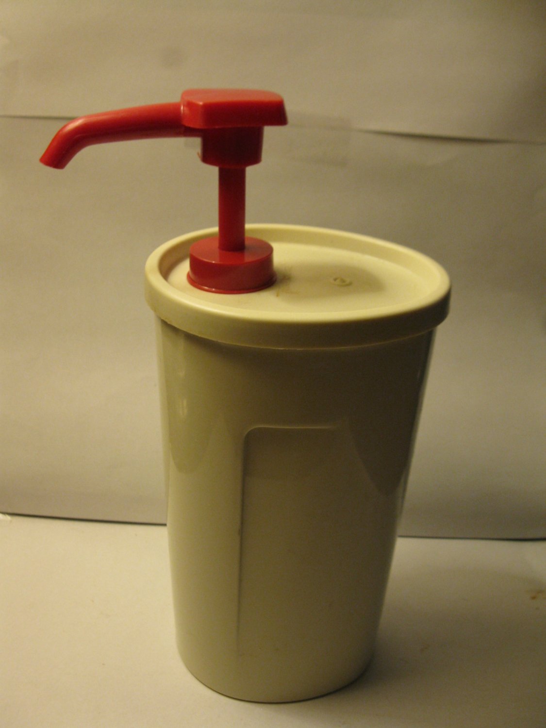 vintage Tupperware #844-12: Quick Shake mixer w/ internal strainer - works  perfect