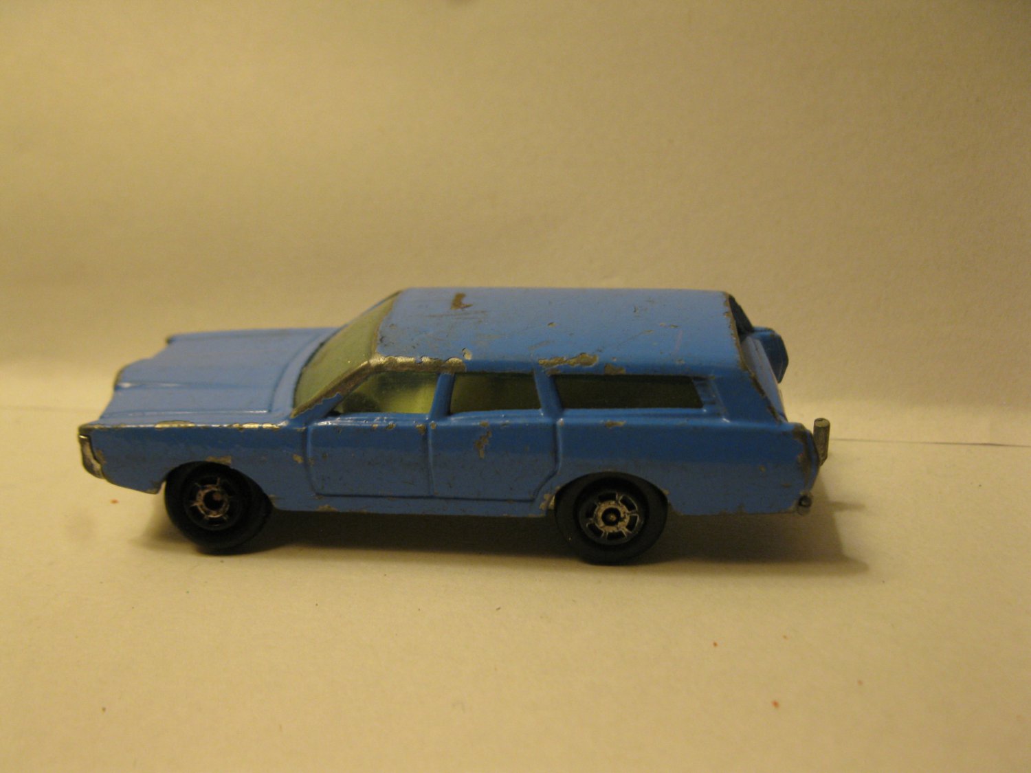 vintage Yatming Diecast vehicle #1015: Ford Station Wagon