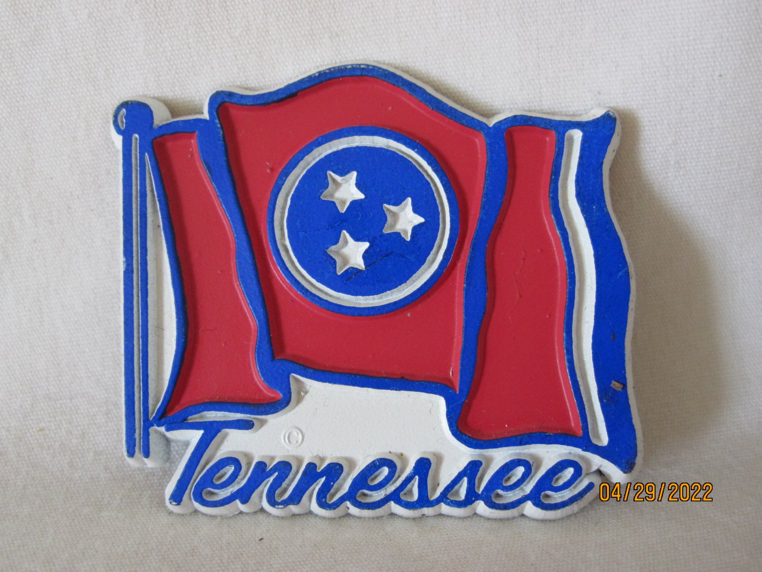 vintage Souvenir / Travel Refrigerator Magnet: 2"x2" Tennessee State Flag Shaped
