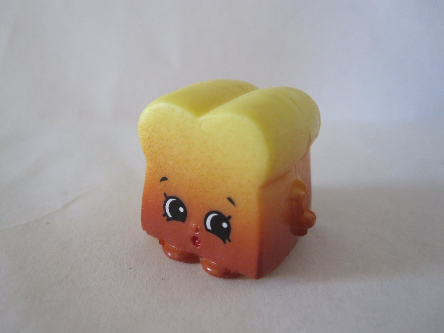 Shopkins: Season 4 figure #4-016 - yellow / brown Bread Crumbs