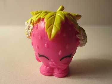 Shopkins strawberry best sale kiss toy