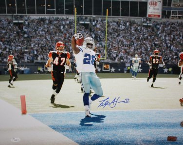 Felix Jones Autographed 16x20 TD Against Bengals Photo- JSA Authenticated