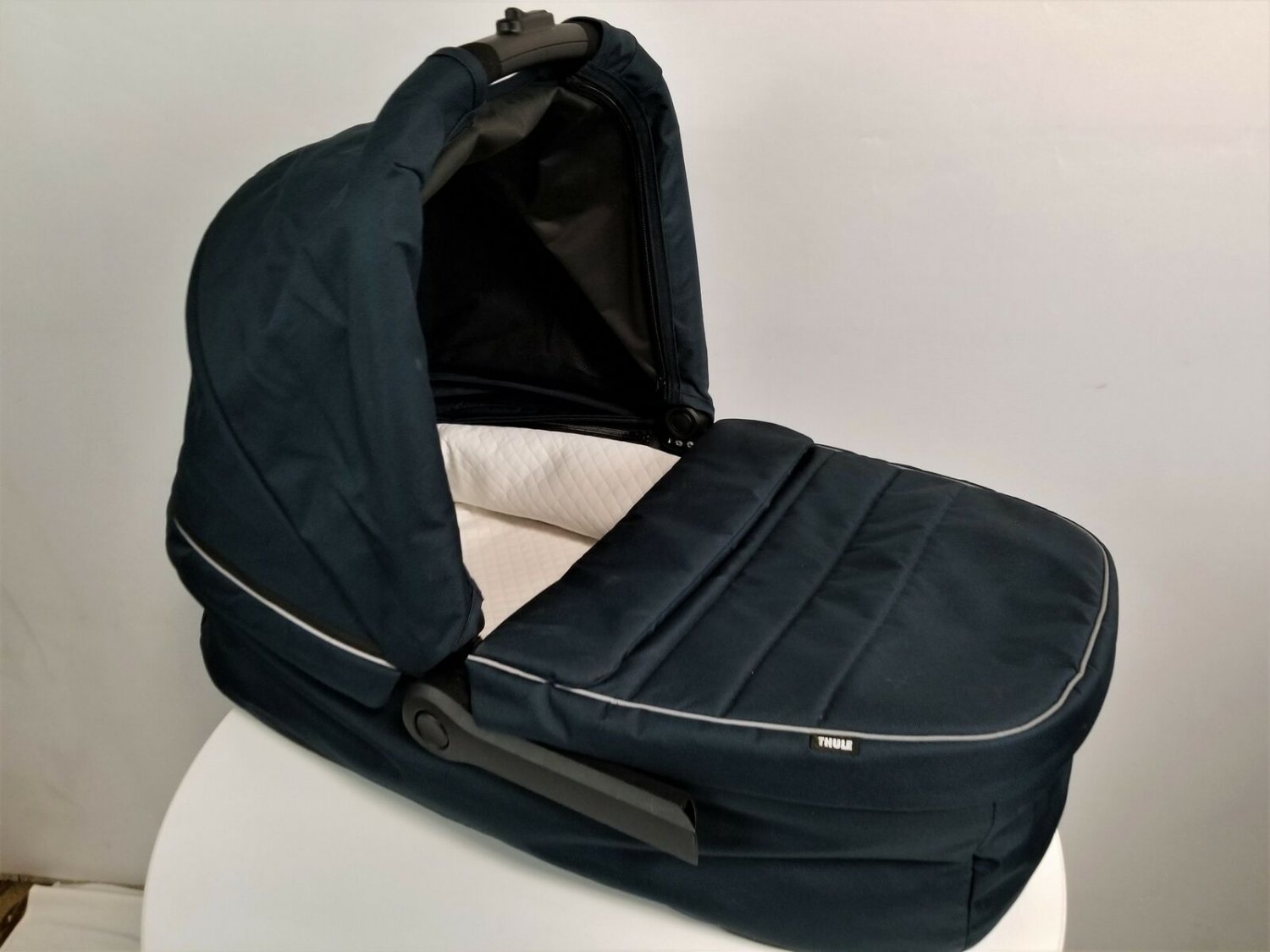 thule sleek bassinet