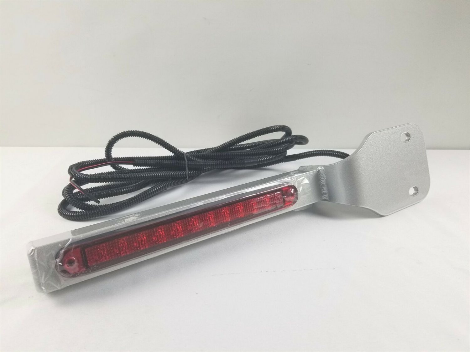 GM Auxiliary Center High Mounted Stop Lamp 19165920