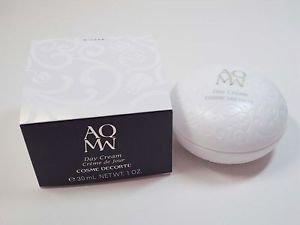Cosme Decorte AQMW Day Cream SPF20 30g newest new in box anti-aging