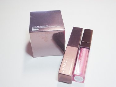 Lunasol Skin Modelling Water Cream Foundation OC02 with lipgloss