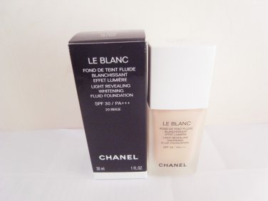 Chanel Le Blanc Light Revealing Fluid Foundation #20 Beige SPF30